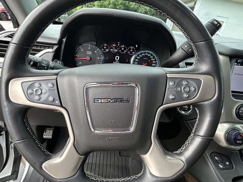 Used 2020 GMC Yukon Denali w/ Denali Premium Package RWD image 24