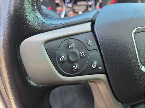 Used 2020 GMC Acadia Denali w/ Technology Package FWD image 12
