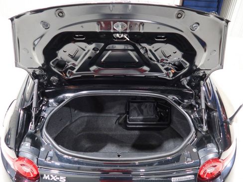 Used 2025 MAZDA MX-5 Miata RF Club RWD image 29