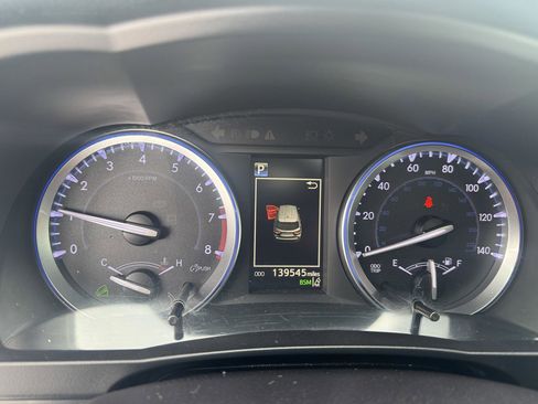 Used 2019 Toyota Highlander XLE image 24