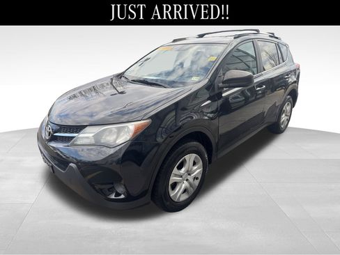 Used 2015 Toyota RAV4 LE image 3