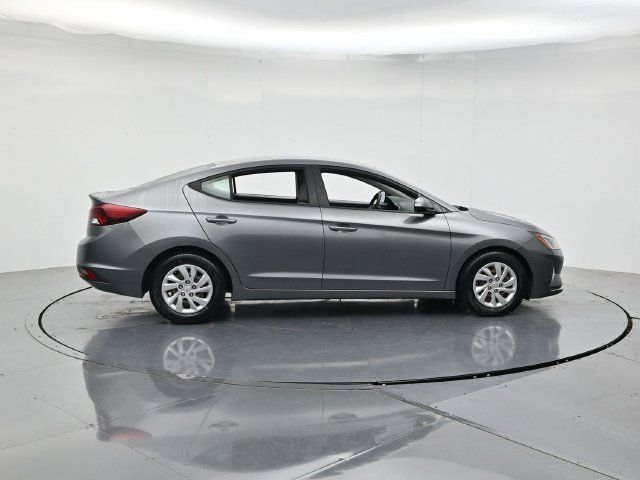 Used 2019 Hyundai Elantra SE FWD image 2