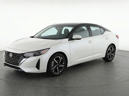 Used 2025 Nissan Sentra SV image 3