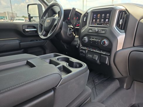 Used 2024 Chevrolet Silverado 2500 Custom w/ Custom Convenience Package AWD/4WD image 16