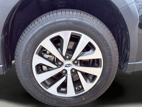Used 2025 Subaru Outback Premium AWD/4WD image 9