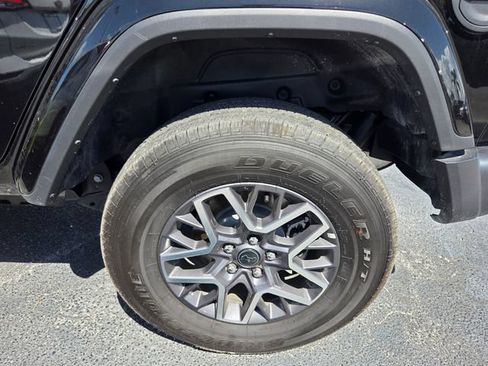 Used 2026 Jeep Wrangler Unlimited Sahara AWD/4WD image 17