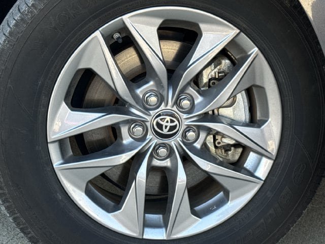 Certified 2025 Toyota Sienna XLE FWD image 10