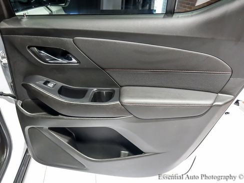 Used 2022 Chevrolet Traverse RS image 37