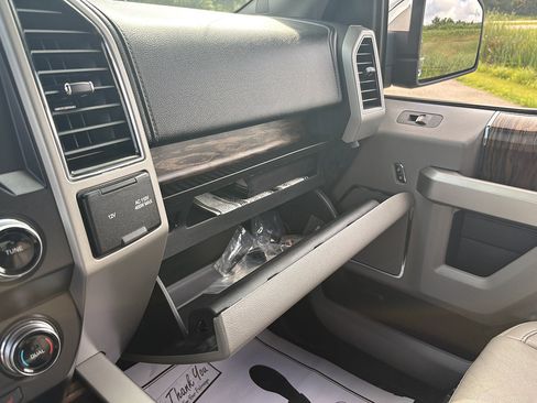 Used 2019 Ford F150 Lariat w/ Equipment Group 502A Luxury AWD/4WD image 34