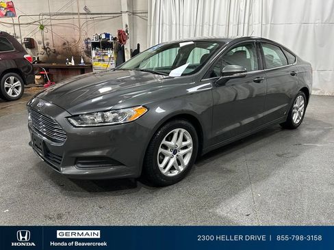 Used 2015 Ford Fusion SE FWD image 4