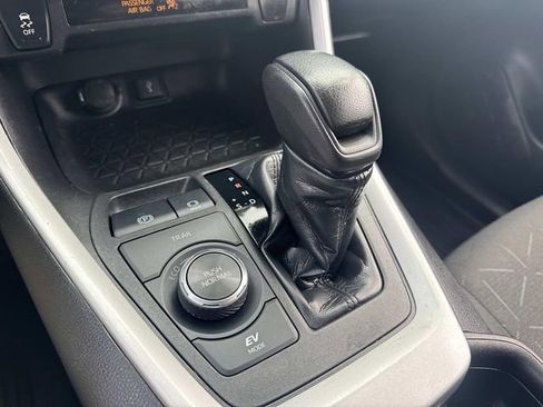 Used 2021 Toyota RAV4 XLE image 29