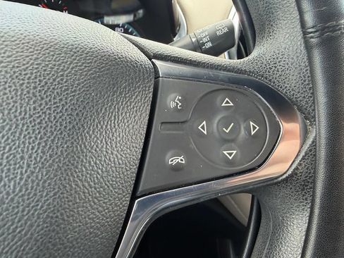 Used 2023 Chevrolet Traverse LS FWD image 18