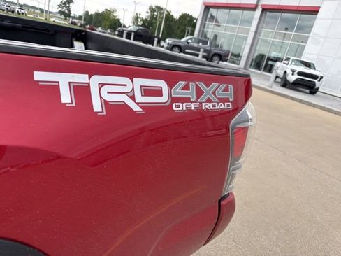 Used 2021 Toyota Tacoma TRD Off-Road w/ Technology Package AWD/4WD image 5