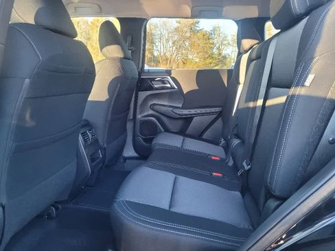 New 2024 Mitsubishi Outlander ES image 9