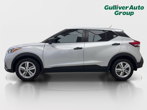 Used 2020 Nissan Kicks S FWD image 3