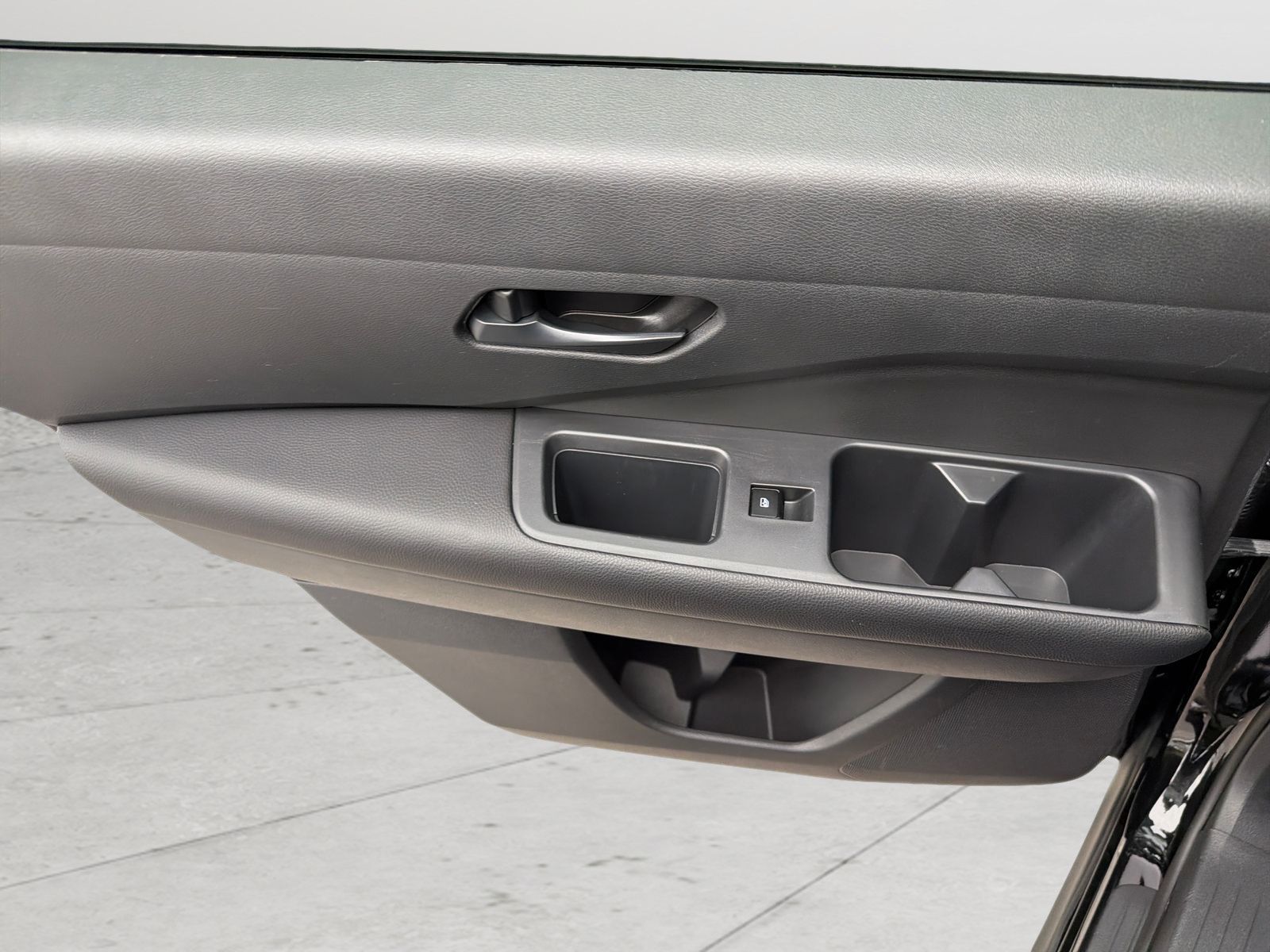 Certified 2024 Nissan Pathfinder SV FWD image 24