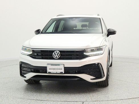 Used 2023 Volkswagen Tiguan SE R-Line FWD image 2