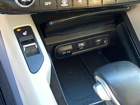 Used 2025 Kia Telluride S FWD image 19