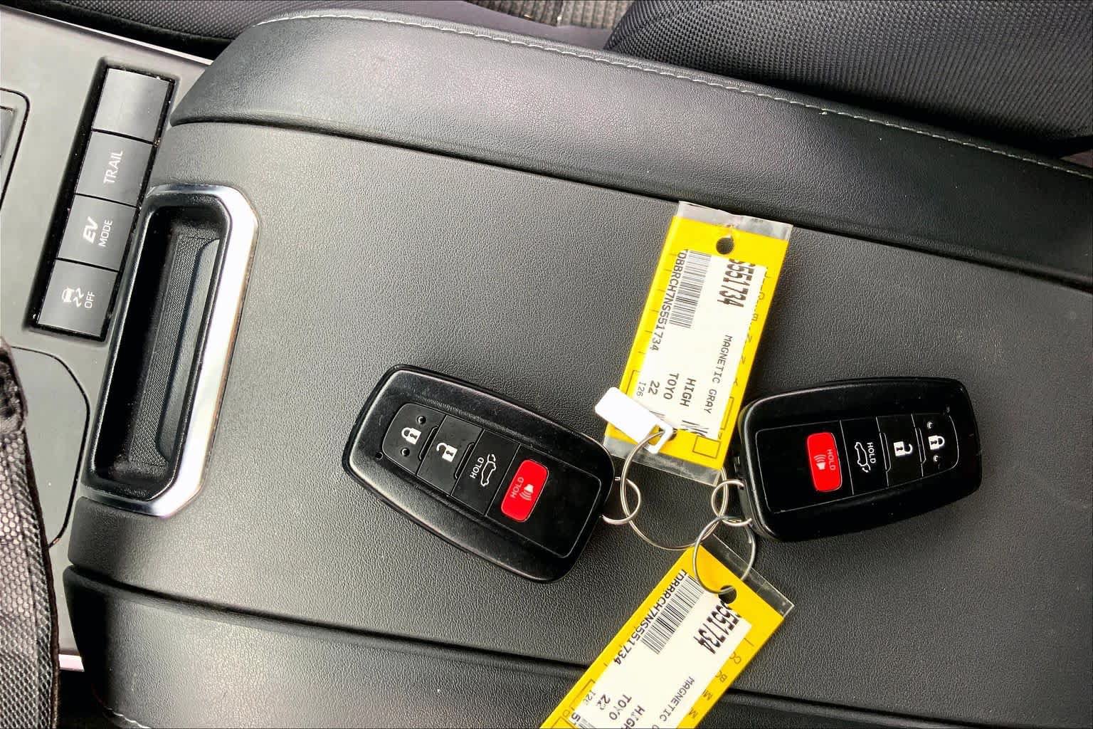 Used 2022 Toyota Highlander LE AWD/4WD image 15