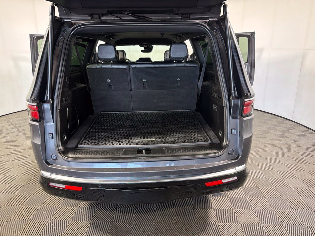 Used 2024 Jeep Wagoneer L Series III w/ Flexible Seating Group AWD/4WD image 21