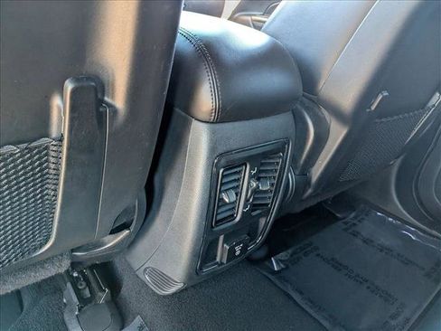 Used 2020 Jeep Grand Cherokee Altitude image 16
