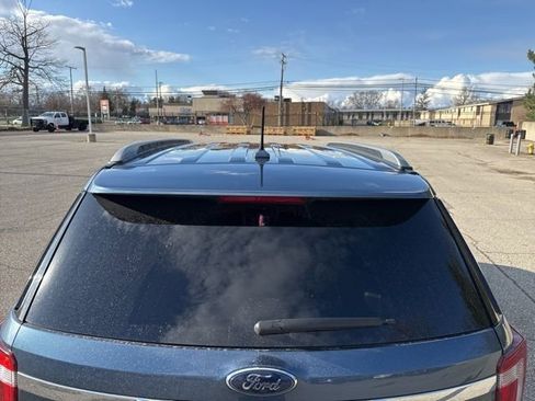 Used 2018 Ford Explorer XLT w/ Equipment Group 202A image 7