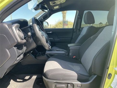 Used 2023 Toyota Tacoma TRD Off-Road image 18