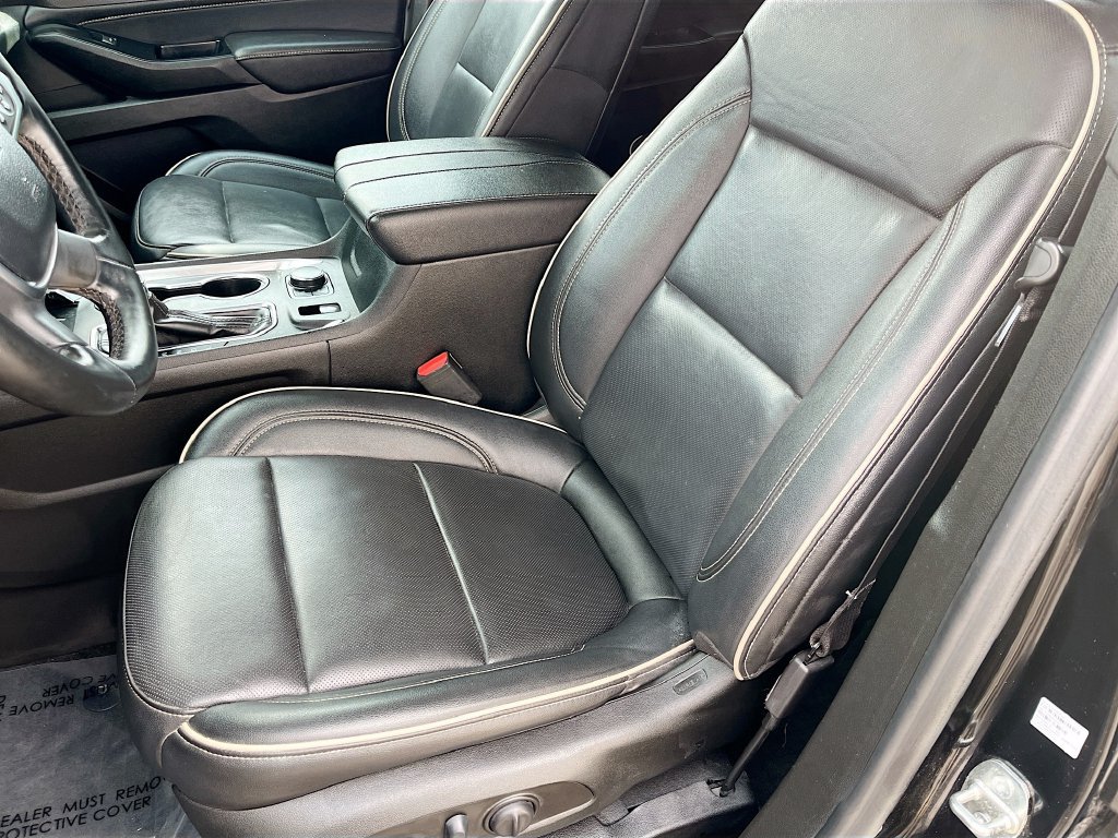 Used 2023 Chevrolet Traverse Premier w/ LPO, Floor Liner Package AWD/4WD image 20