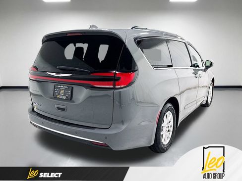 Used 2022 Chrysler Pacifica Touring-L FWD image 8
