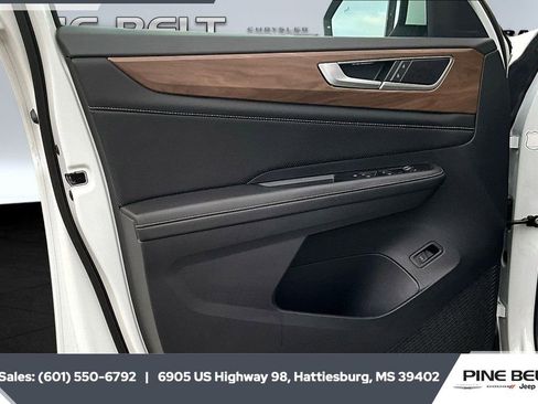 Used 2025 Volkswagen Atlas SE image 17