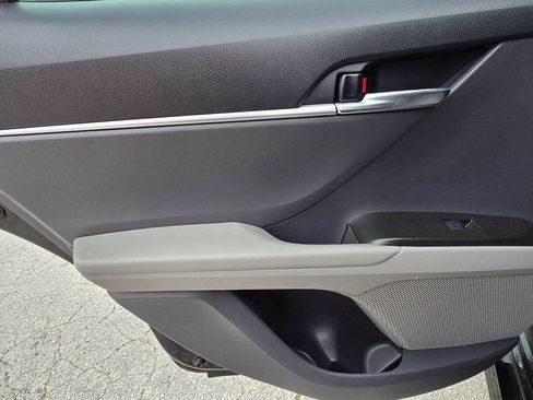 Used 2022 Toyota Camry LE w/ Convenience Package FWD image 12