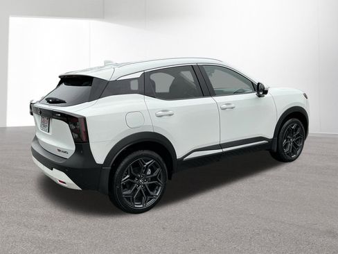 Used 2025 Nissan Kicks SR AWD/4WD image 3
