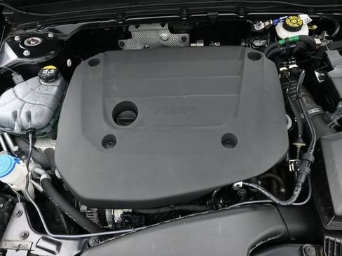 Used 2023 Volvo XC40 B5 Plus w/ Protection Package Premier AWD/4WD image 35