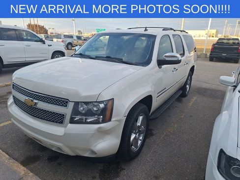 Used 2013 Chevrolet Suburban LTZ image 2
