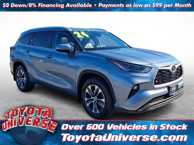 Used 2024 Toyota Highlander XLE AWD/4WD image 3