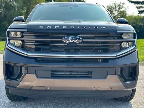 Used 2025 Ford Expedition King Ranch AWD/4WD image 2