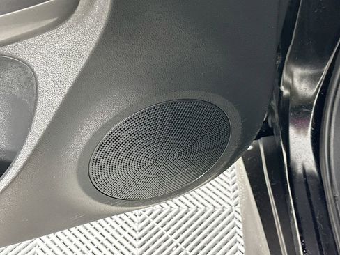 Used 2015 Nissan Juke SV image 24