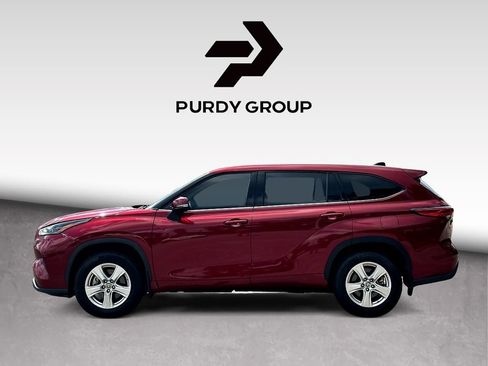 Used 2022 Toyota Highlander LE AWD/4WD image 5