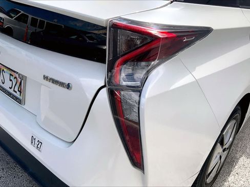 Used 2016 Toyota Prius Four FWD image 32