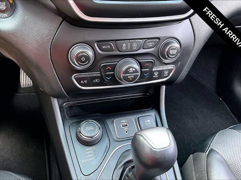 Used 2022 Jeep Cherokee Latitude Lux AWD/4WD image 15