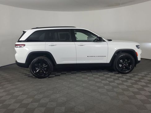 New 2025 Jeep Grand Cherokee Limited w/ Black Appearance Package image 3