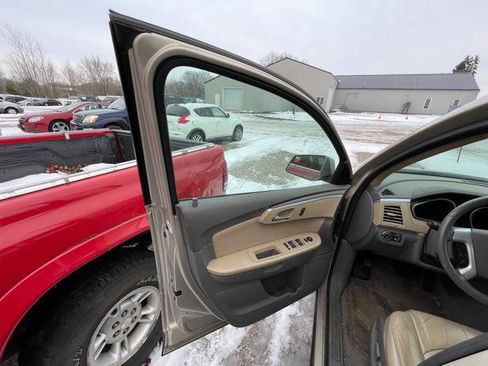 Used 2010 Chevrolet Traverse LT w/ Personal Connectivity Package image 20