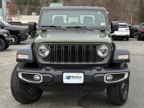 Used 2024 Jeep Gladiator Sport image 2