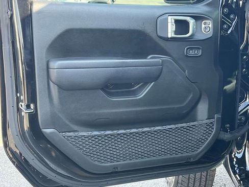 Used 2024 Jeep Gladiator Sport AWD/4WD image 14