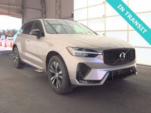 Used 2025 Volvo XC60 B5 Core image 1