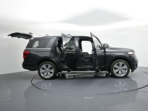 Used 2023 Ford Expedition Platinum AWD/4WD image 32