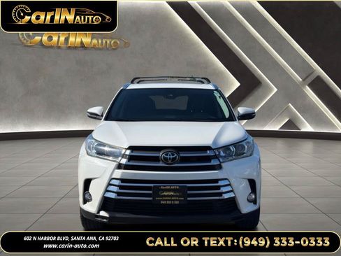 Used 2017 Toyota Highlander Limited Platinum FWD image 2