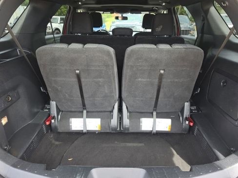 Used 2018 Ford Explorer XLT w/ Equipment Group 201A FWD image 12