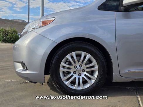 Used 2017 Toyota Sienna FWD image 9