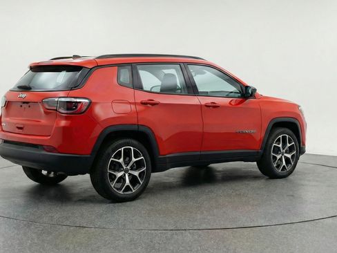 Used 2025 Jeep Compass Limited image 9